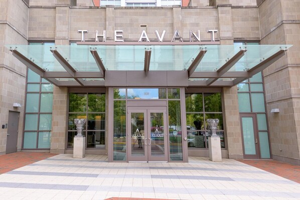 Exterior detail - Unbelievable Reston 1BR, near Hospital, Mall & Dining, by Blueground (Northern Virginia)