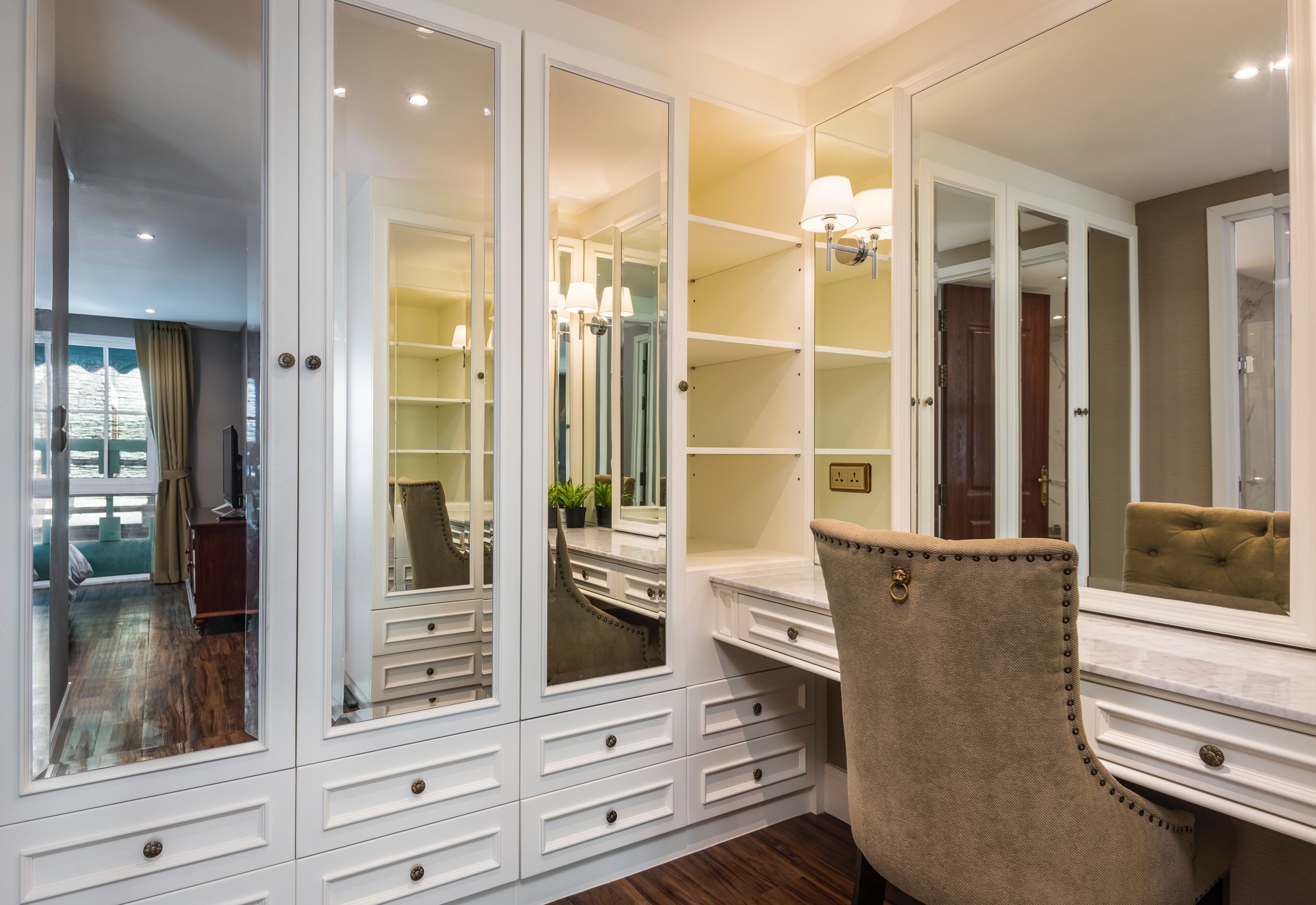 Elite Apartment, 2 Bedrooms, City View, Poolside | Wardrobe