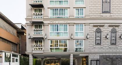 The Elite Thong Lor 25