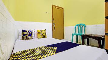 Double Room | Desk, bed sheets