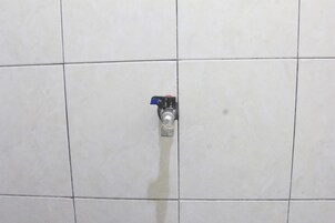 华丽双人房 | 浴室 | 淋浴设施、大花洒淋浴喷头、毛巾