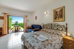 Family Studio (I Fari 22 600m From The Beach) | Bed sheets - I Fari Apartments 600m From The Beach (Loiri Porto San Paolo)