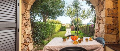 Estudio familiar (I Fari 27 600m From The Beach) | Restaurante al aire libre