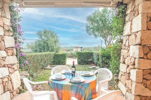 Terrace/patio - I Fari Apartments 600m From The Beach (Loiri Porto San Paolo)