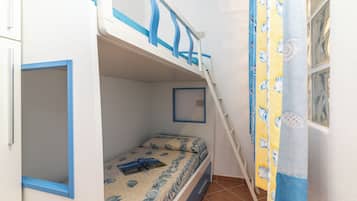 Family Apartment, Multiple Bedrooms, 2 Bathrooms (I Fari 19 600m From The Beach) | Bed sheets