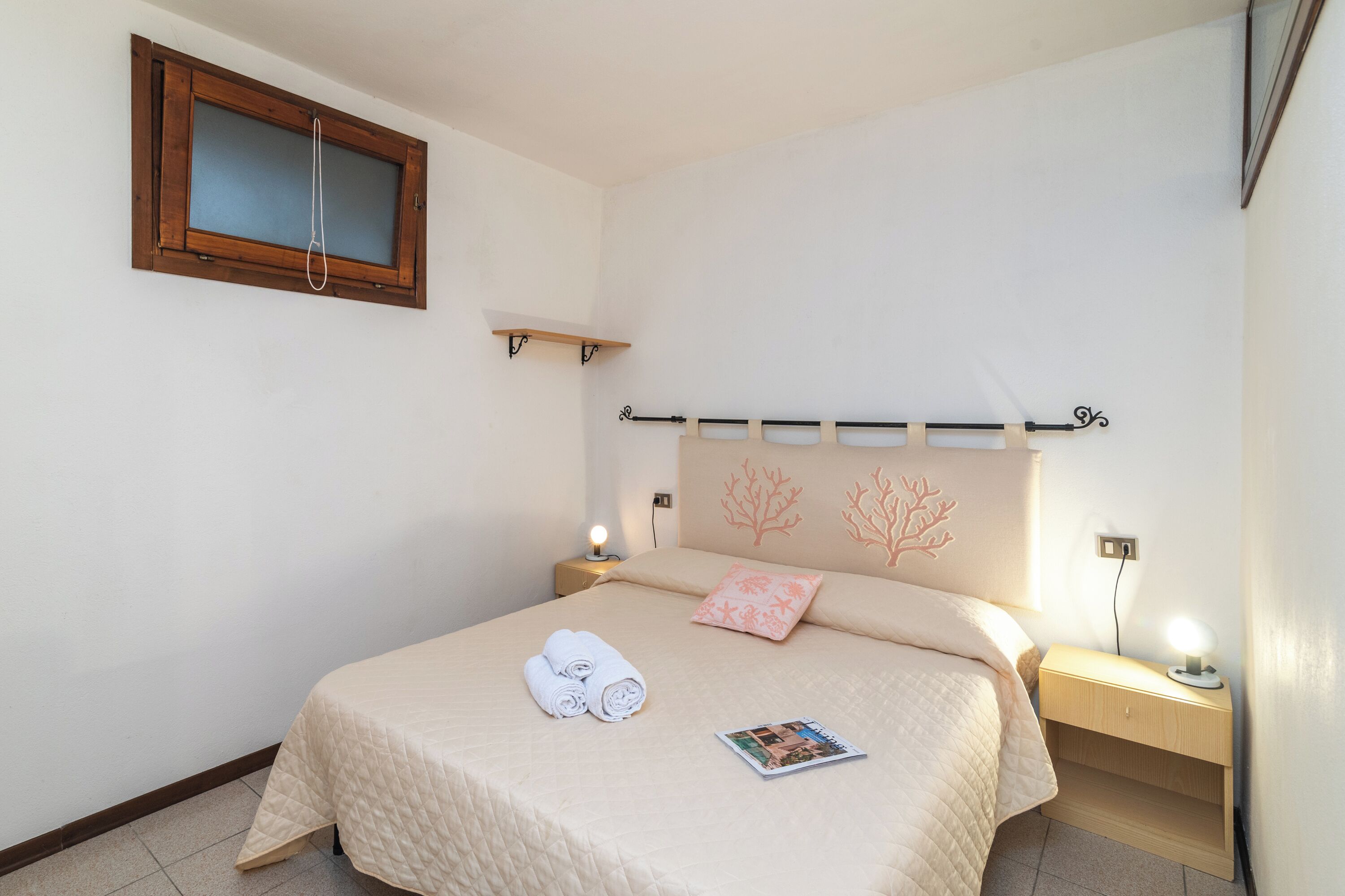 Family Apartment, Multiple Bedrooms (I Fari 74 600m From The Beach) | 1 bedroom, bed sheets