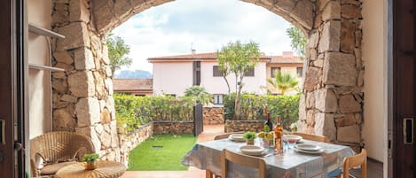 Familieleilighet, flere soverom (I Fari 74 600m From The Beach) | Terrasse/patio