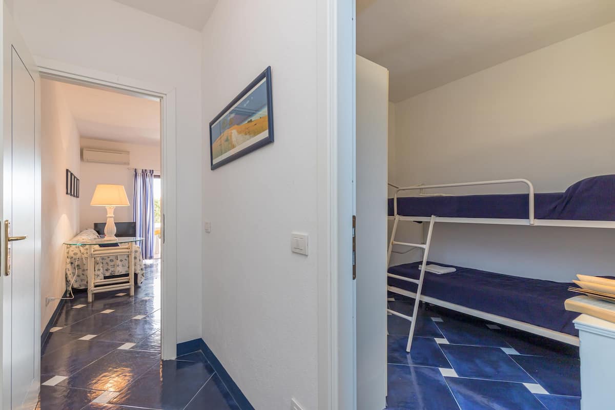 Familieleilighet, flere soverom (I Fari 98 600m From The Beach) | 1 soverom og sengetøy