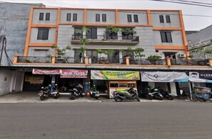 Exterior - OYO LIfe 93129 Kost Mangga (Jakarta)