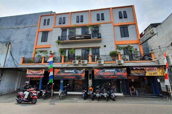 Exterior - OYO LIfe 93129 Kost Mangga (Jakarta)