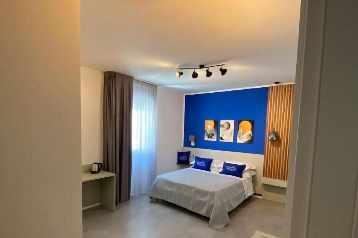 Classic Double Room | In-room safe, desk, blackout drapes, free WiFi