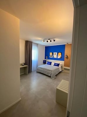 Classic Double Room | In-room safe, desk, blackout drapes, free WiFi