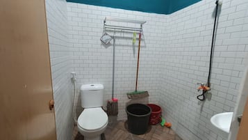 Standard Double Room | Bathroom