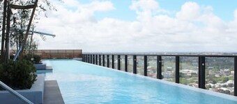 Luxurious Flemington with Stunning Racecourse View
