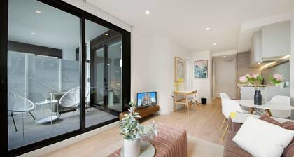 Cool and Contemporary on the City’s Edge