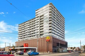 Exterior - Cool and Contemporary on the City’s Edge (Footscray)