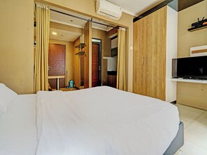 Deluxe Double Room - OYO Life 93065 Apartemen Gateway Pasteur By Glory Rent (Cimahi)