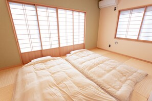 Family House | 3 bedrooms, laptop workspace, free WiFi, bed sheets - SMART VILLA Hakone Sukumogawa Riverside (Hakone)