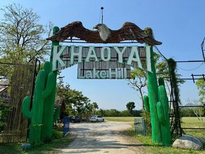 ฝ่ายต้อนรับ