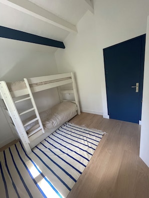 4 bedrooms, iron/ironing board, travel cot, free WiFi