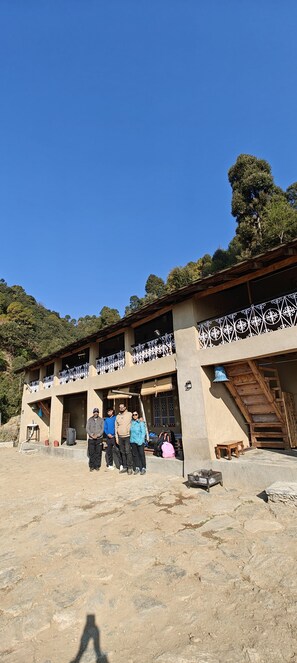 Exterior - Mud and Stone Cottage in Himalayas, best experience amidst Nature's Tranquility (Himachal Pradesh)