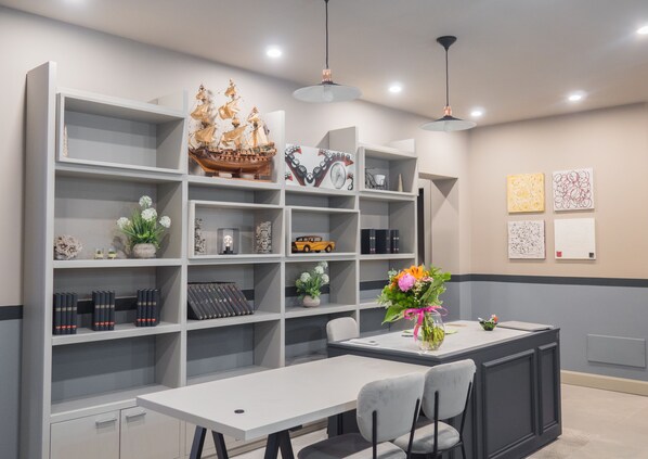 ฝ่ายต้อนรับ