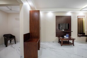 エリート スタジオ | デスク、WiFi (無料)、ベッドシーツ