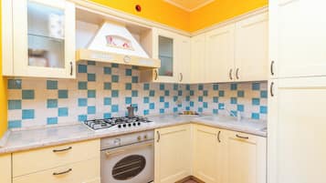 Geladeira, fogão, cooktop, lava-louças