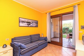 21-inch flat-screen TV with cable channels, TV - Il Borgo Vip D2 700m From The Beach (Loiri Porto San Paolo)