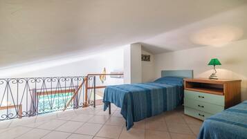 2 bedrooms, bed sheets