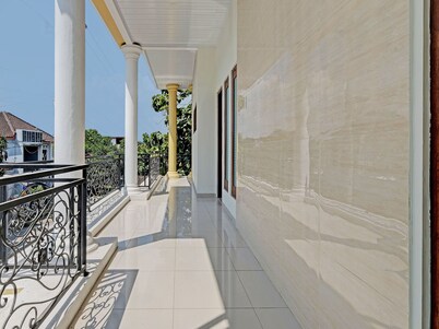 OYO Life 92935 Ayu Kost Eksklusif