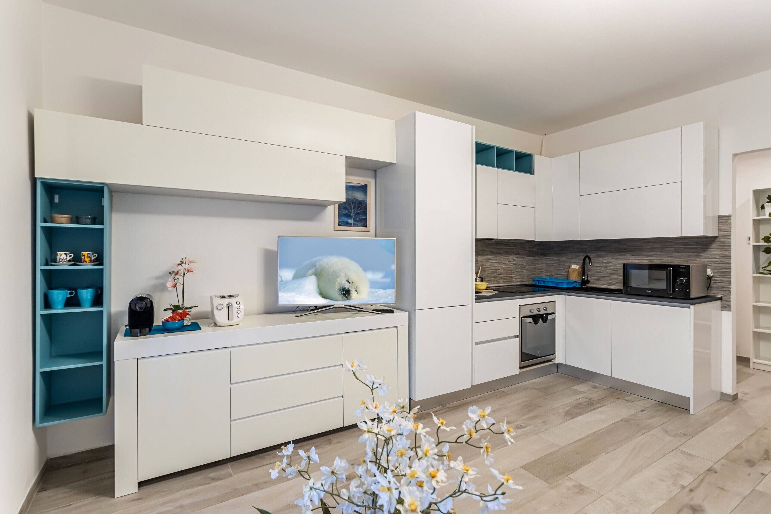 Frigorifero, microonde, forno, lavastoviglie