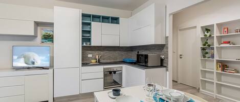 Fridge, microwave, oven, dishwasher