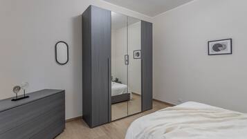 1 dormitori, planxa i posts de planxar, wifi gratuïta i roba de llit