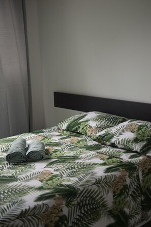 2 chambres, fer et planche à repasser, lit parapluie, Wi-Fi gratuit