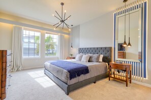 10 habitaciones, escritorio y tabla de planchar con plancha