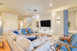Smart TV, chimenea, videojuegos y futbolito