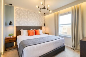 10 chambres, bureau, fer et planche à repasser, lit parapluie