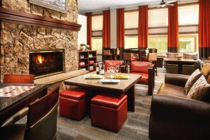Dining - Ski-in Ski-out - Family Friendly - Sleeps 6 - Marriott's Mountain Valley Lodge (Breckenridge)