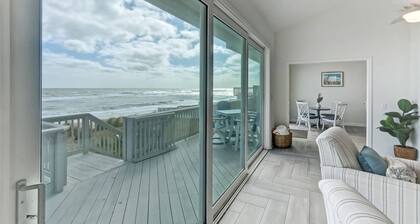 Oceanfront Paradise | Unwind w/ Mesmerizing Ocean Views |Sun-Soaked Deck |2 Suites |Private Yard
