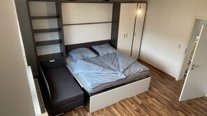2 Schlafzimmer, Reisekinderbett, WLAN, Bettwäsche
