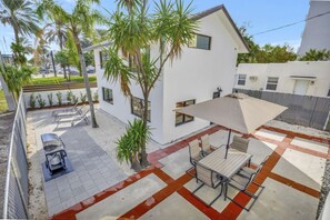 تناول الطعام بالخارج