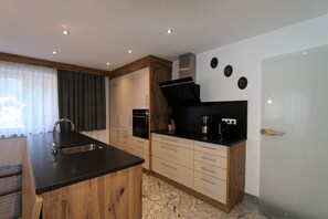 Fridge, oven, stovetop, dishwasher - Apartment for allergy sufferers near the waterfall (Krimml)