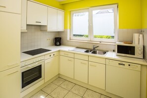 Frigorífic, microones, forn i placa de cuina