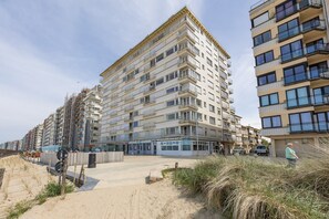 Exterior - Bright apartment with frontal sea view (Westende)
