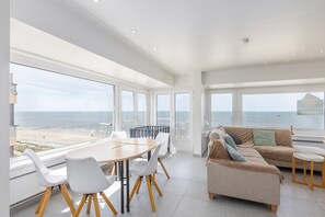 Interior - Bright apartment with frontal sea view (Westende)