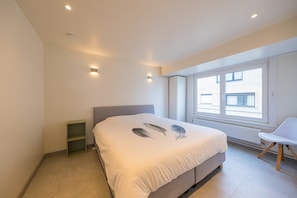 3 bedrooms, iron/ironing board, free WiFi - Bright apartment with frontal sea view (Westende)