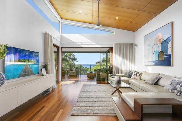 Smart TV - Minutes from Hastings Street (Noosa Heads)