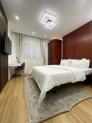 Superior Apartment | Egyptian cotton sheets, premium bedding, individually furnished, desk