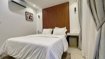 Egyptian cotton sheets, premium bedding, individually furnished, desk